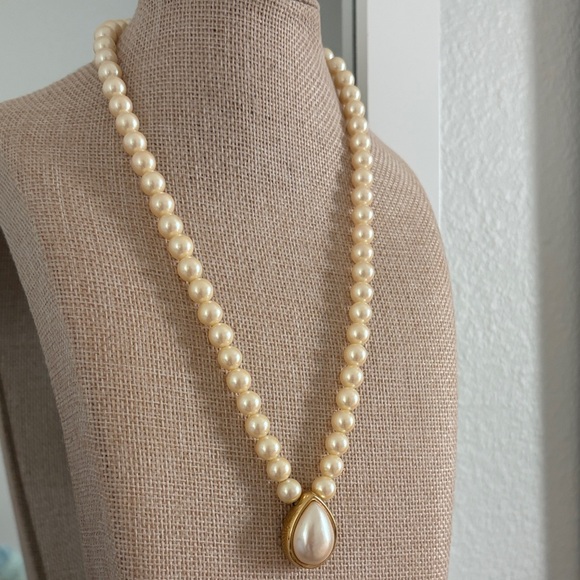 Monet Jewelry - Vintage Monet Cream Faux Pearl Necklace with Teardrop Pendant